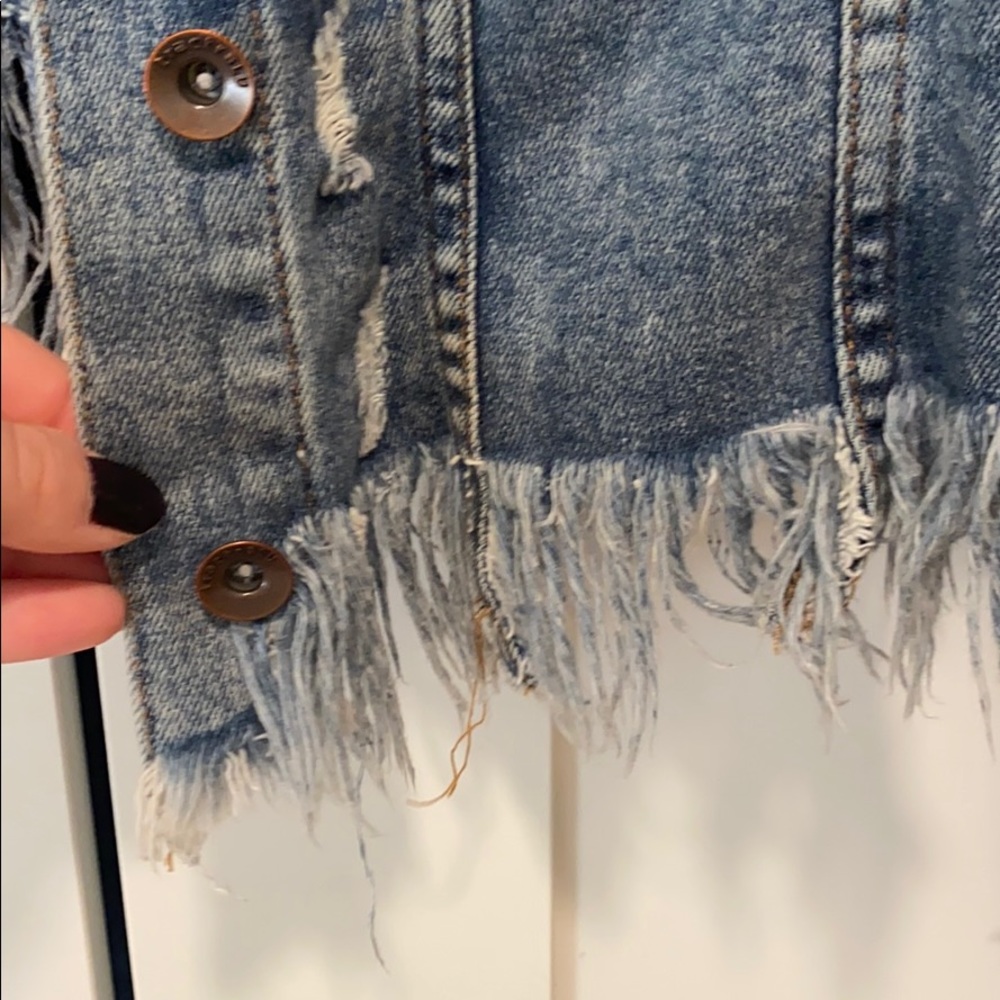 Distressed denim jacket - Picture 4 of 5